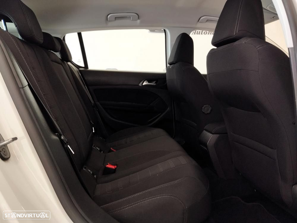 Peugeot 308 1.2 PureTech Allure - 46
