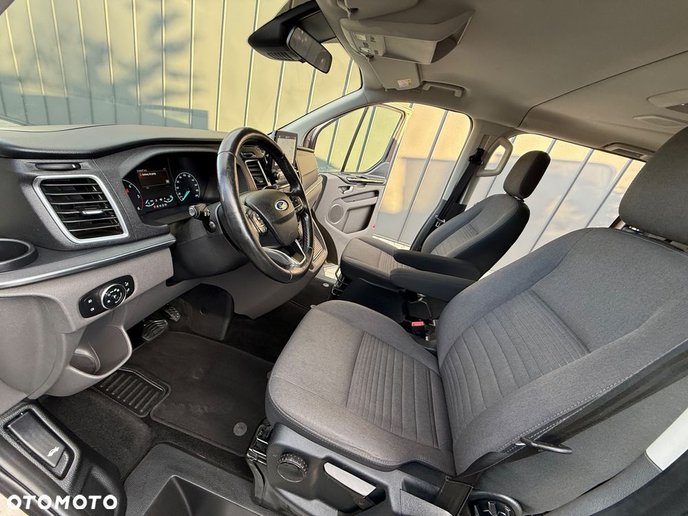 Ford Tourneo Custom - 31