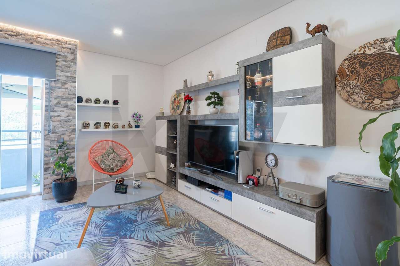 Apartamento T3 renovado com garagem fechada em São João da Madeira - Grande imagem: 2/32