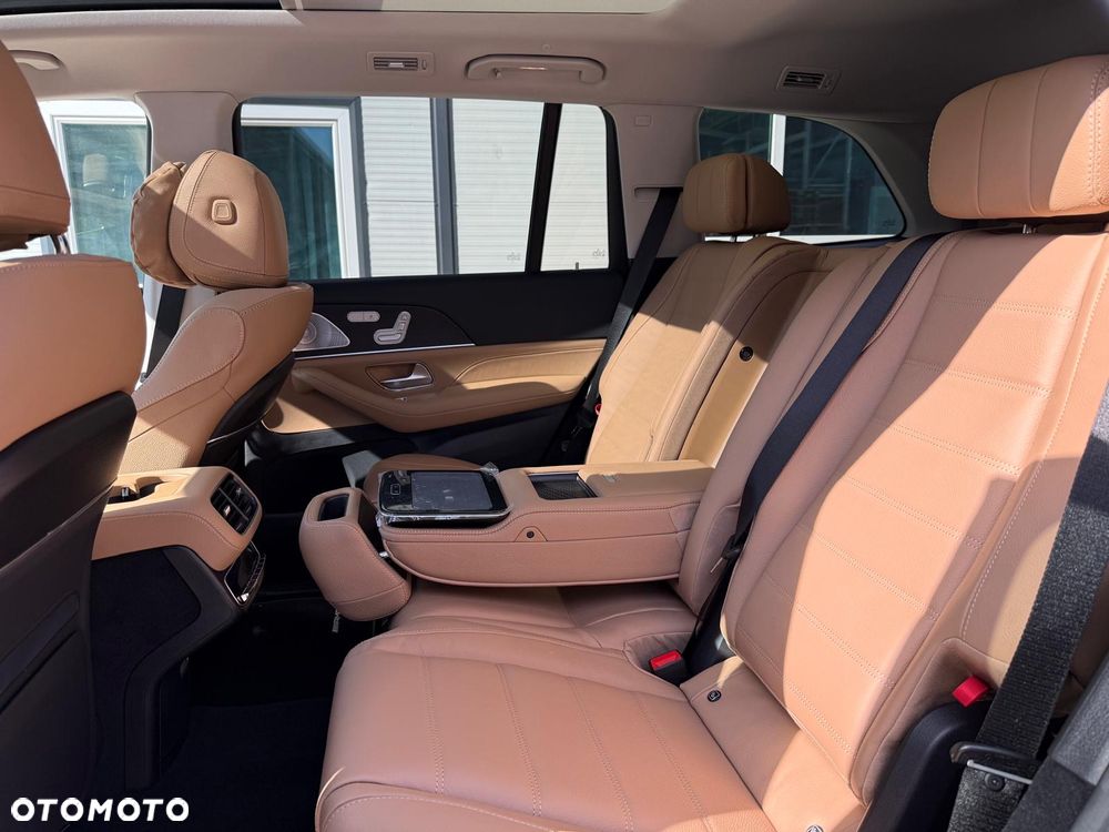 Mercedes-Benz GLS - 33