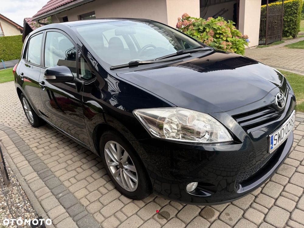Toyota Auris 2.0 D-4D Premium + - 1
