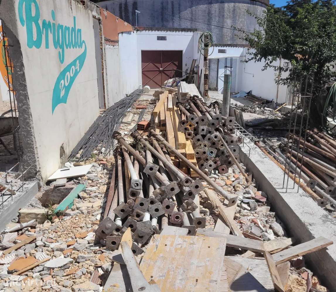 ARRENDA-SE GARAGEM EM RIO DE MOURO - Grande imagem: 5/15