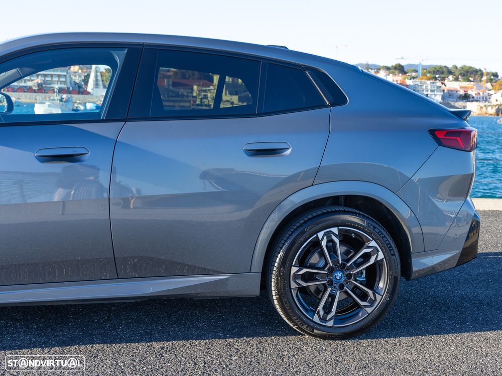 BMW iX2 eDrive20 Pack Desportivo M - 6