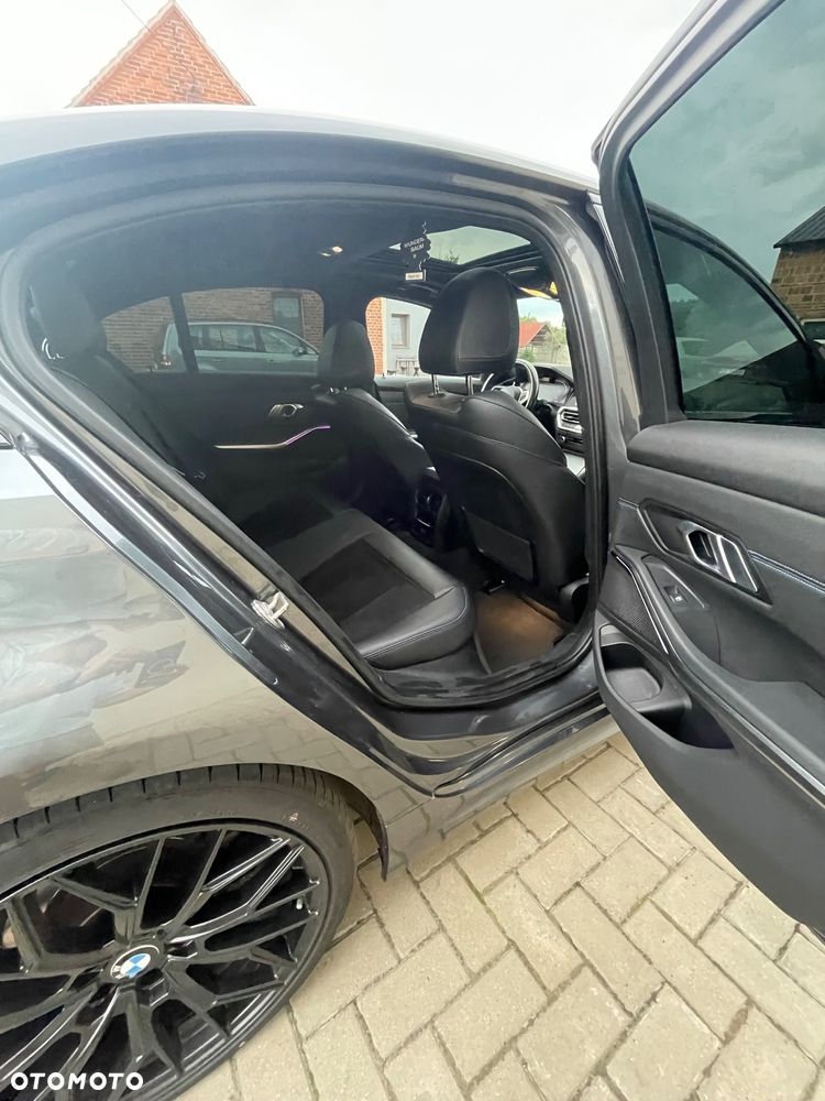 BMW Seria 3 320d xDrive M Sport sport - 9