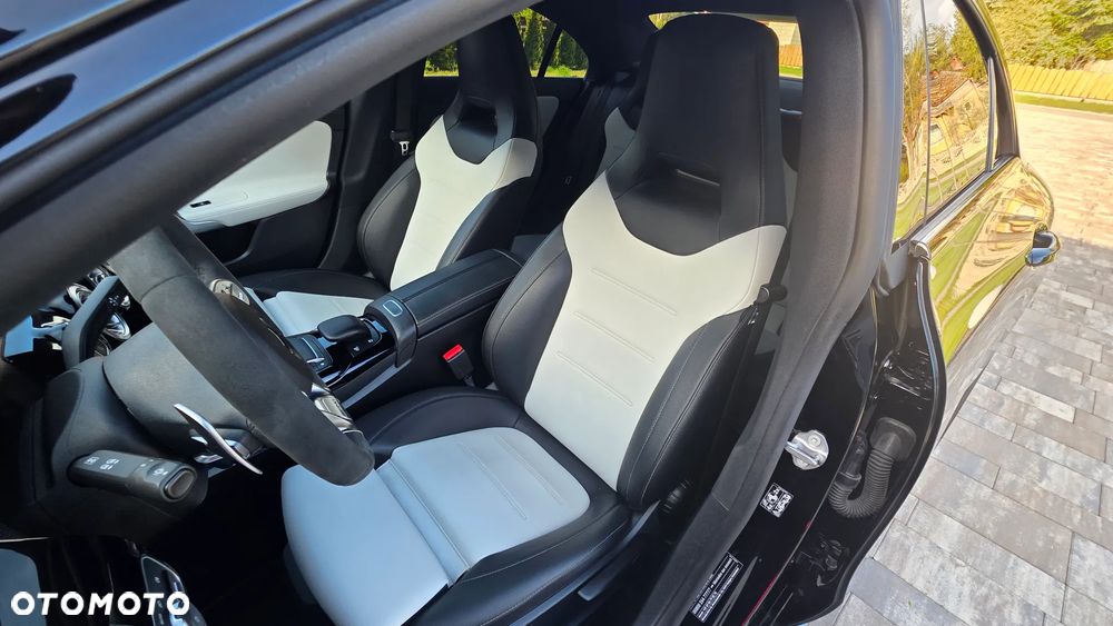 Mercedes-Benz CLA AMG 35 4Matic B AMG Speedshift 7G-DCT - 21