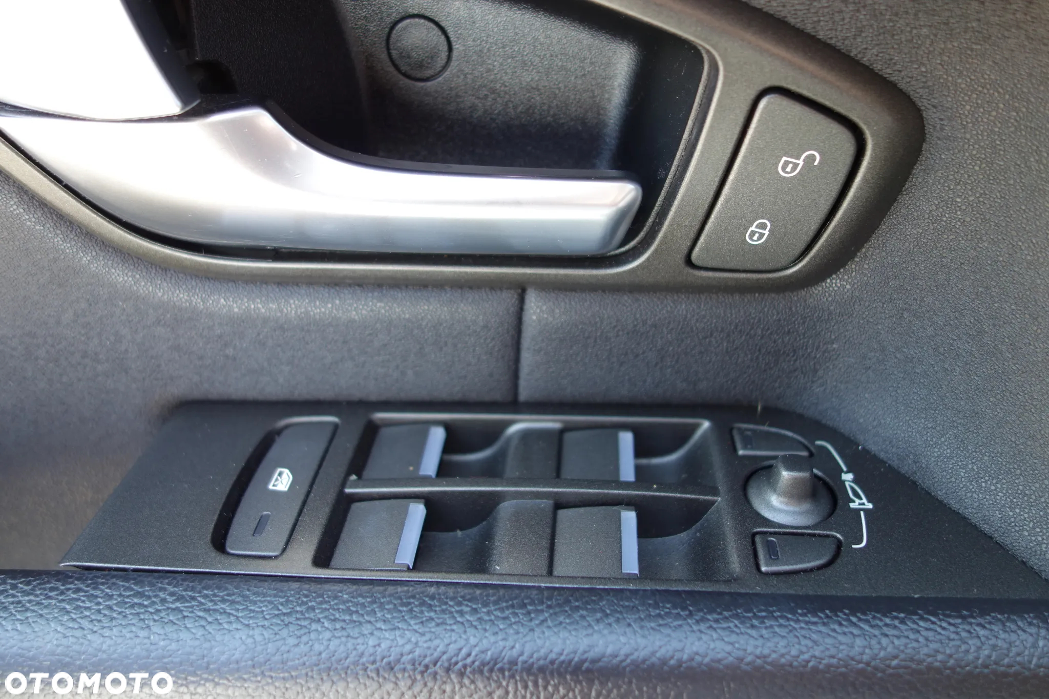 Land Rover Range Rover Evoque - 28
