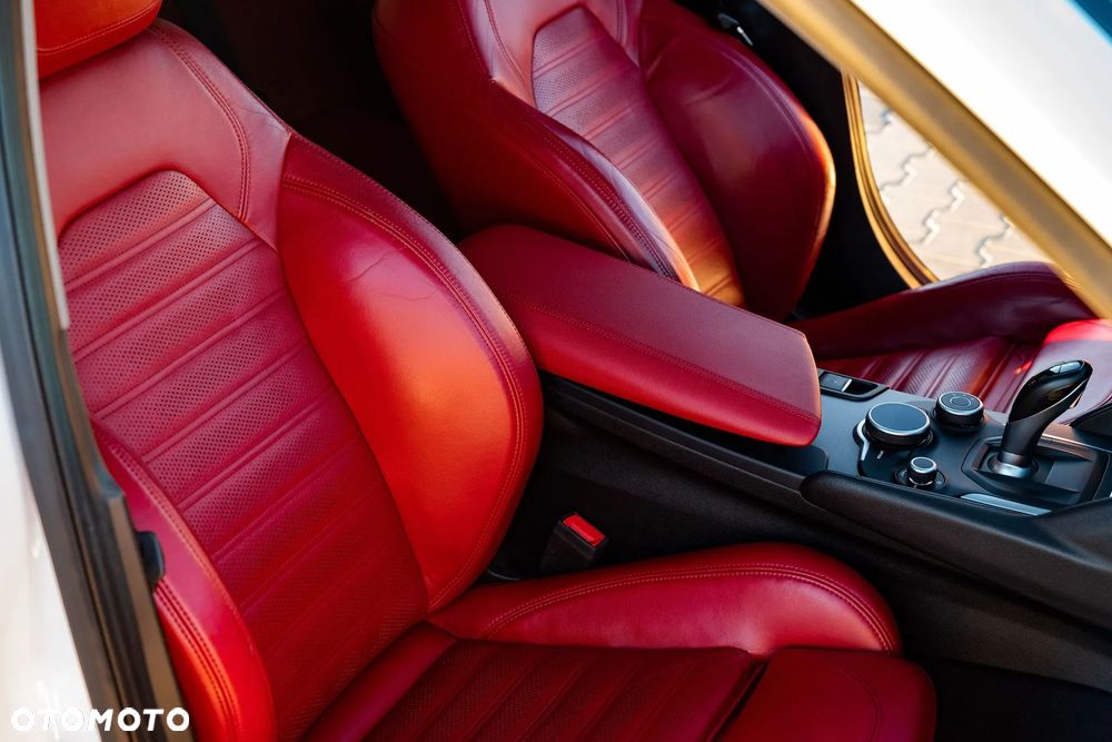 Alfa Romeo Giulia 2.0 Turbo 16V AT8 Veloce - 18