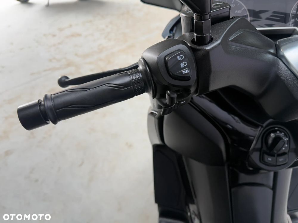 Yamaha X-max - 9