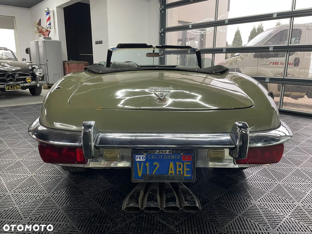 Jaguar E-Type - 10