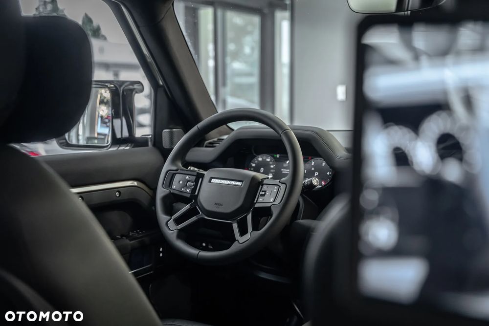 Land Rover Defender 3.0 D200 mHEV X-Dynamic HSE - 35
