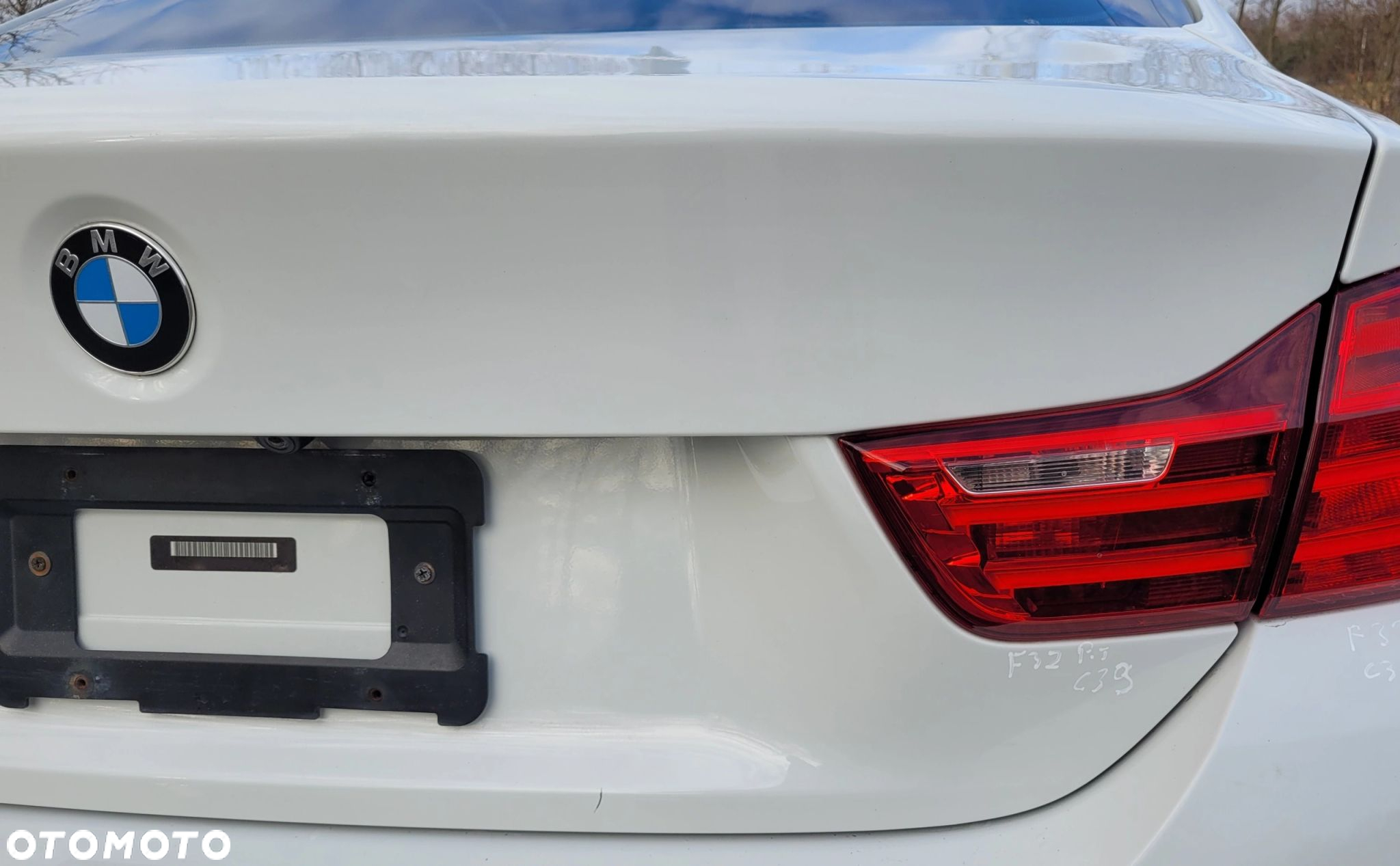 KLAPA BAGAŻNIKA BMW F32 300 ALPINWEISS III ORG LAKIER - 4