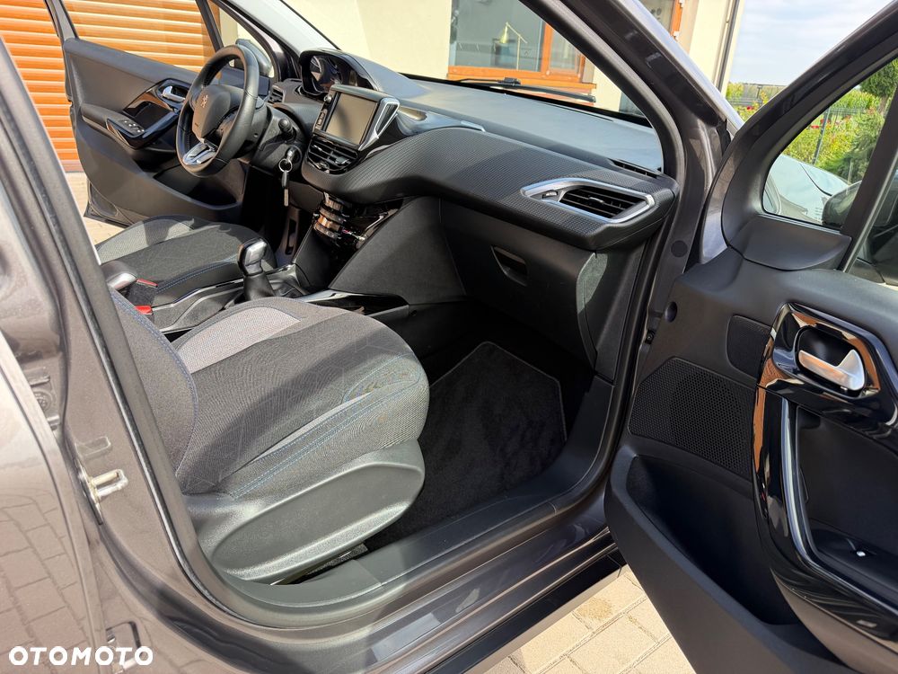 Peugeot 2008 BlueHDi 100 STOP & START Signature - 12