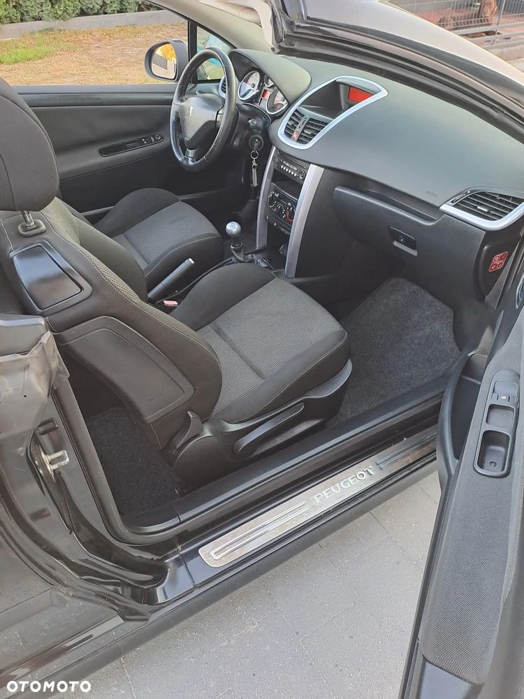 Peugeot 207 CC 1.6 Intense - 12