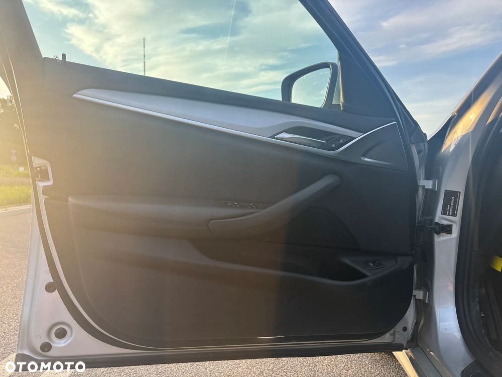 BMW Seria 5 530d xDrive - 31
