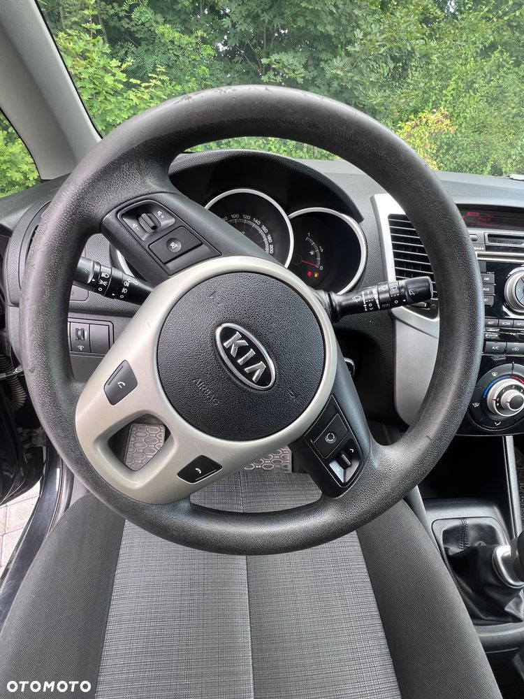 Kia Venga - 16