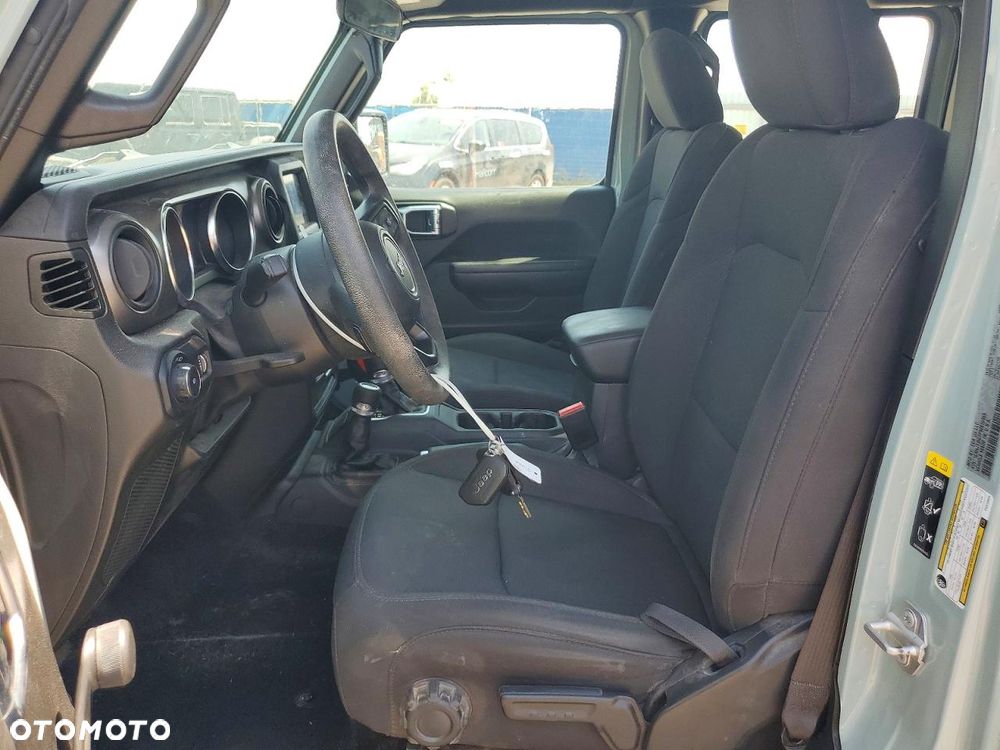 Jeep Wrangler - 8