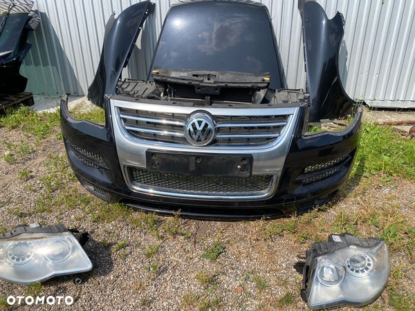 VW Touareg lift maska przednia