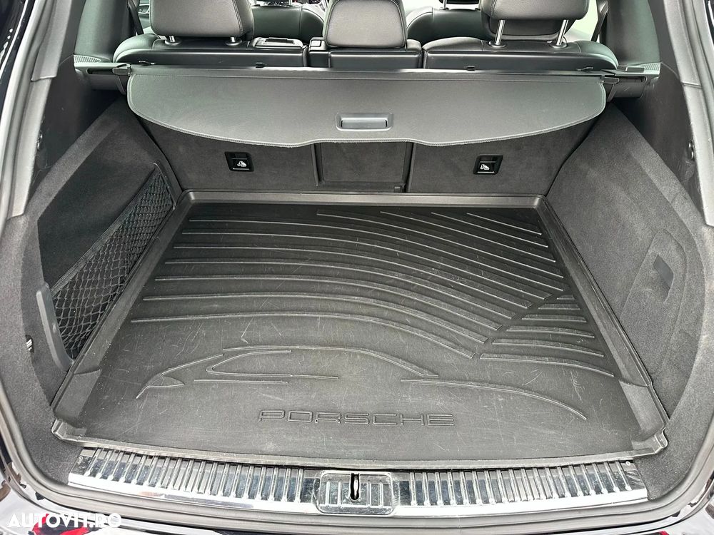 Porsche Cayenne 3.0 L - 30