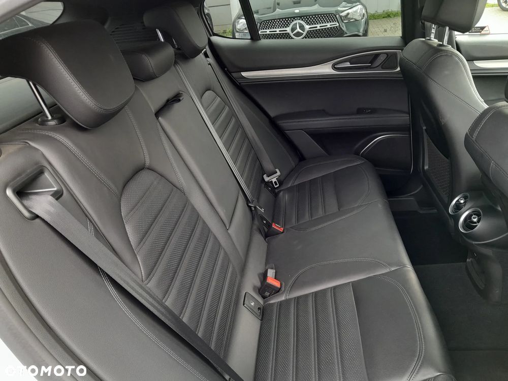 Alfa Romeo Stelvio 2.0 Turbo Veloce Q4 - 17