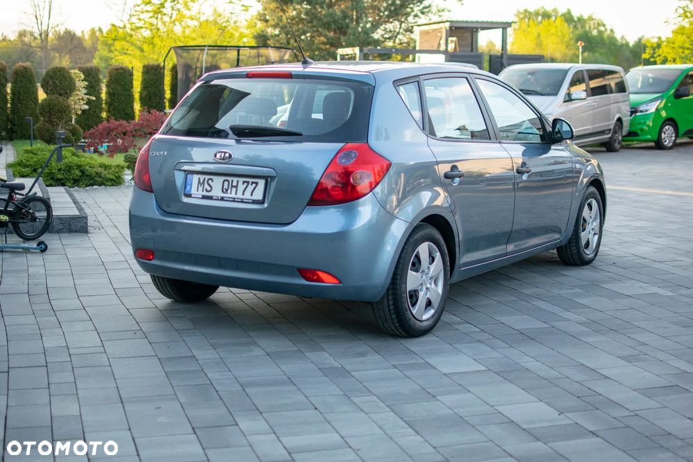 Kia Ceed - 4