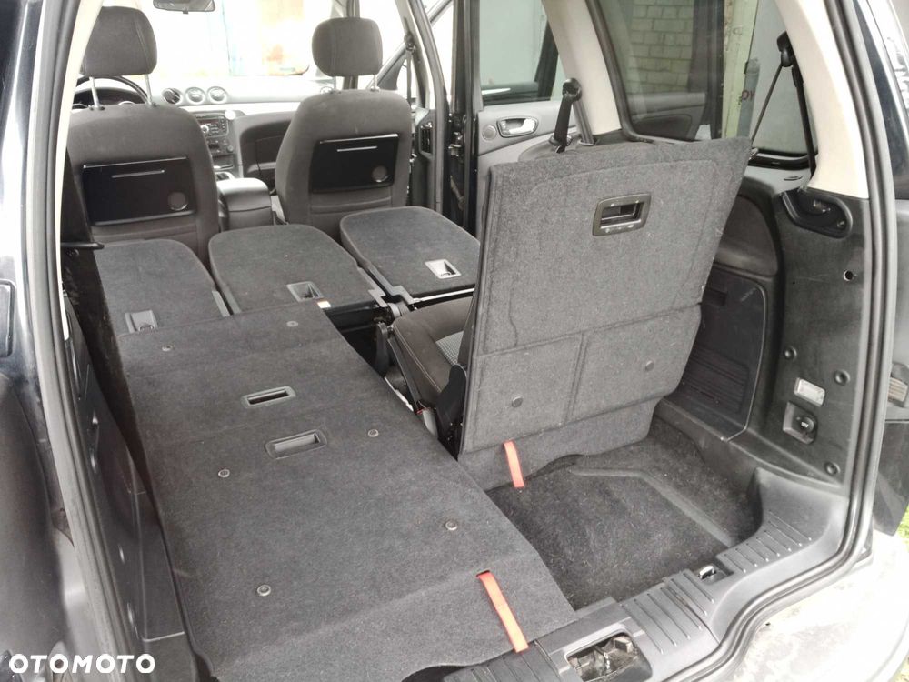 Ford Galaxy - 8