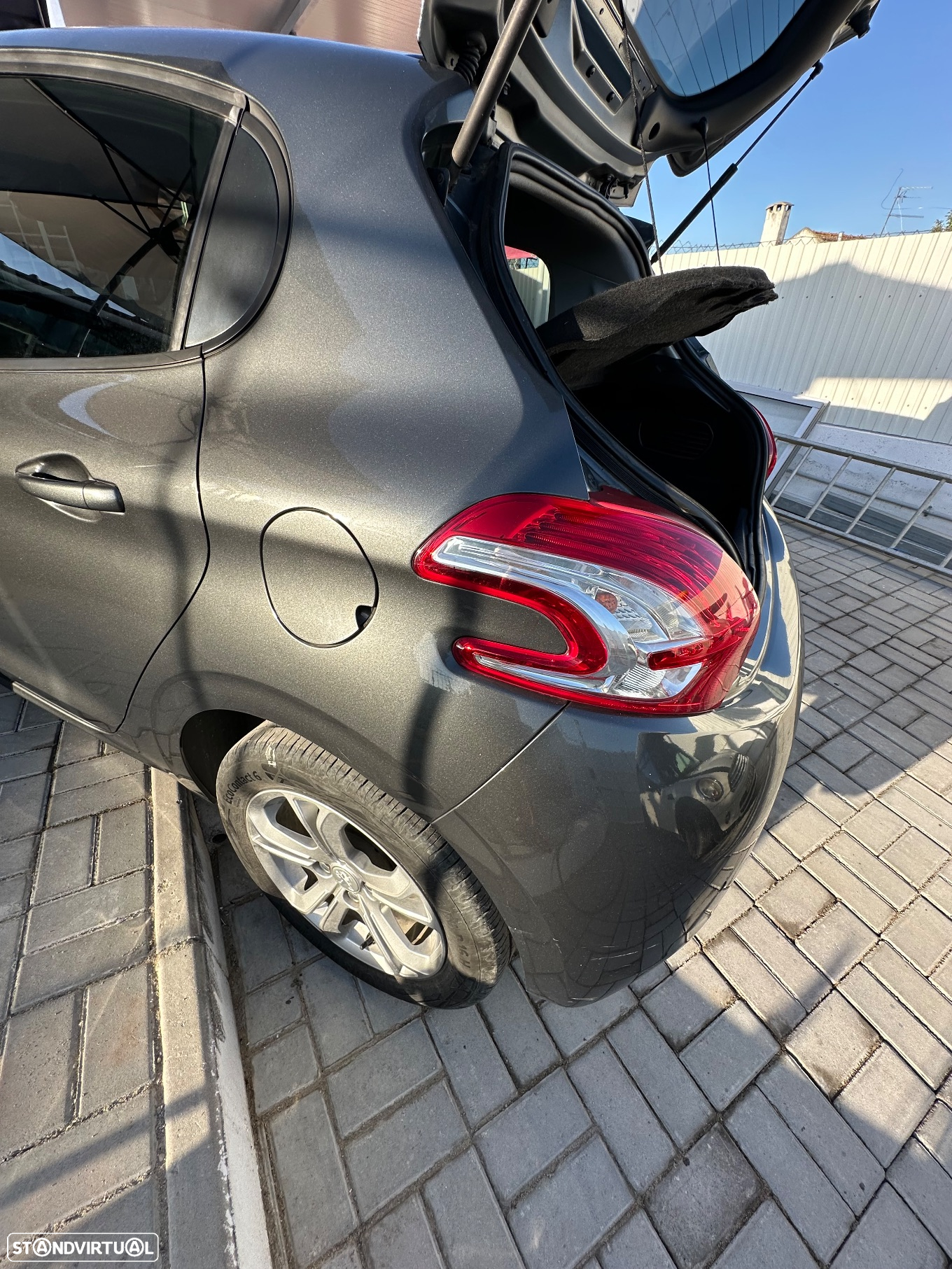 Peugeot 208 1.2 VTi SE Style - 28