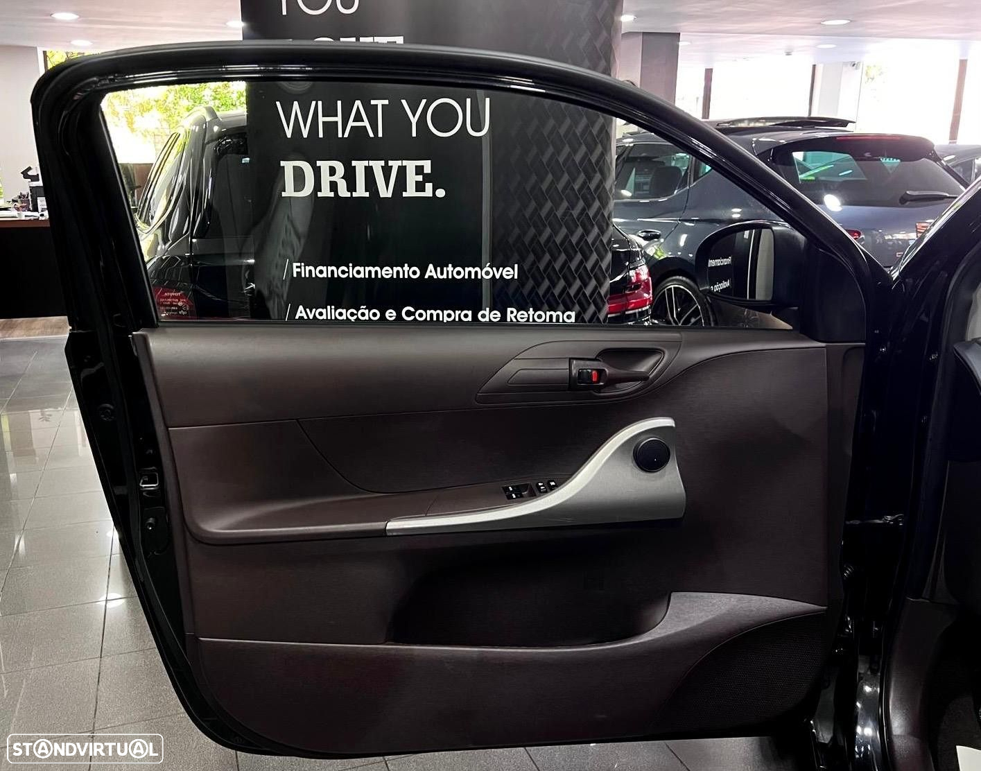 Toyota iQ 1.0 VVT-i 2 - 16