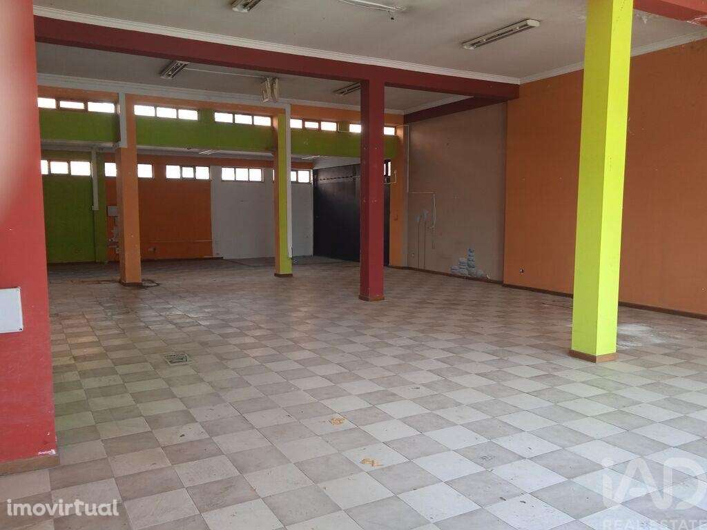 Loja / Estabelecimento Comercial T2 em Nelas de 345,00 m2 - Grande imagem: 2/16