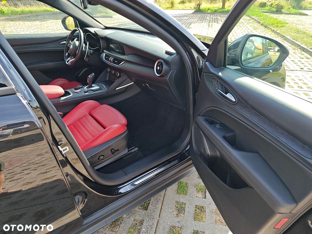 Alfa Romeo Stelvio 2.0 Turbo 16V AT8-Q4 Veloce - 36
