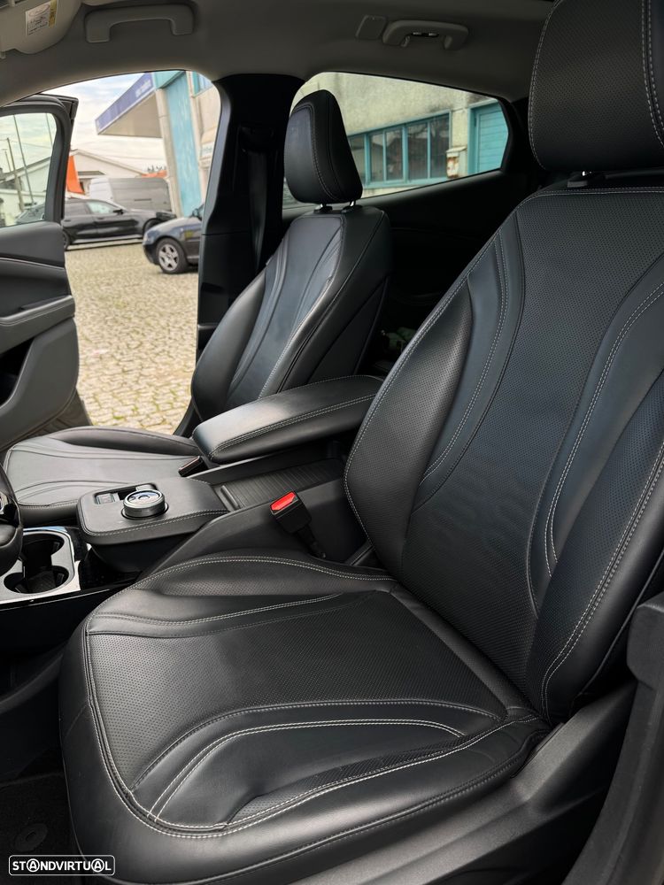 Ford Mustang Mach-E - 11