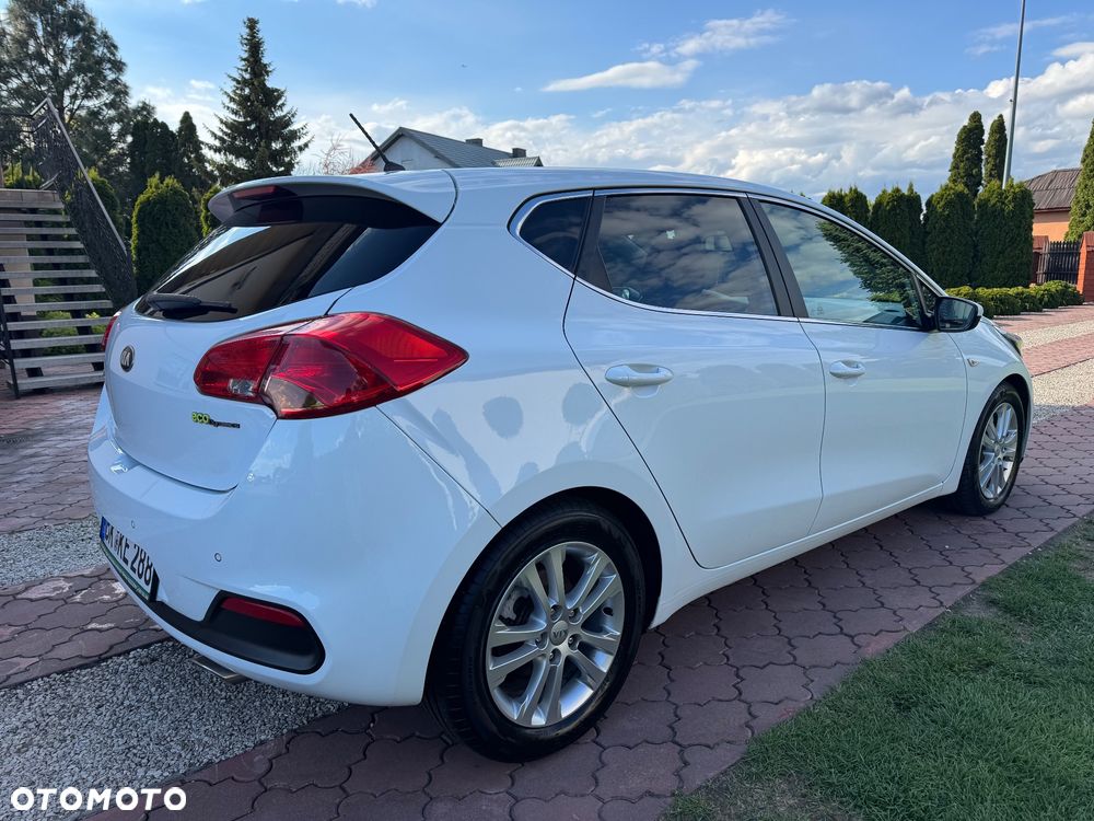 Kia Ceed 1.6 CRDi 128 Vision - 10