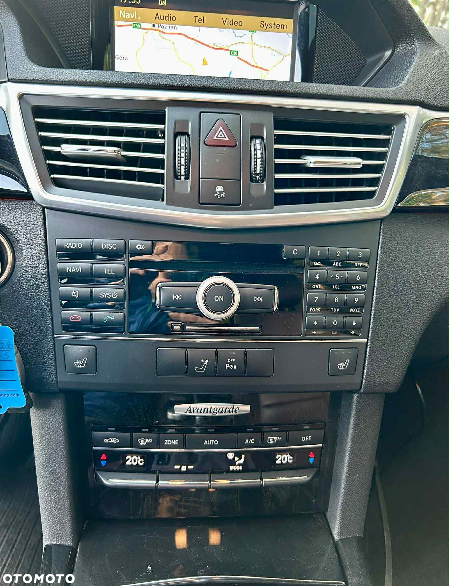 Mercedes-Benz Klasa E 250 BlueTEC 9G-TRONIC Avantgarde - 19