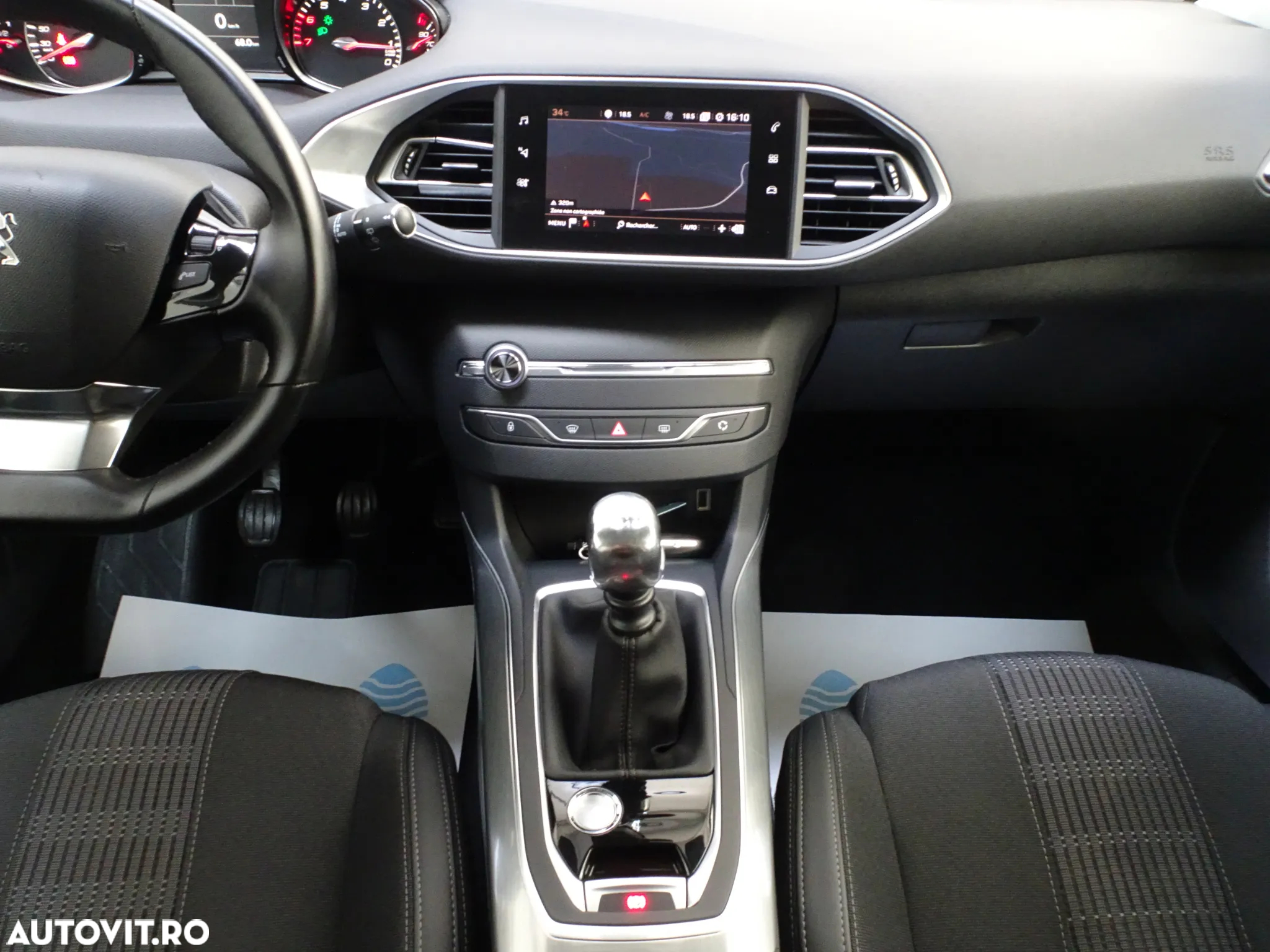 Peugeot 308 1.2 L PureTech Turbo S&S Allure - 15