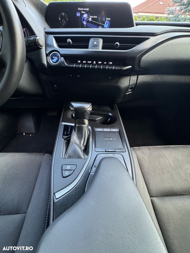 Lexus UX - 36