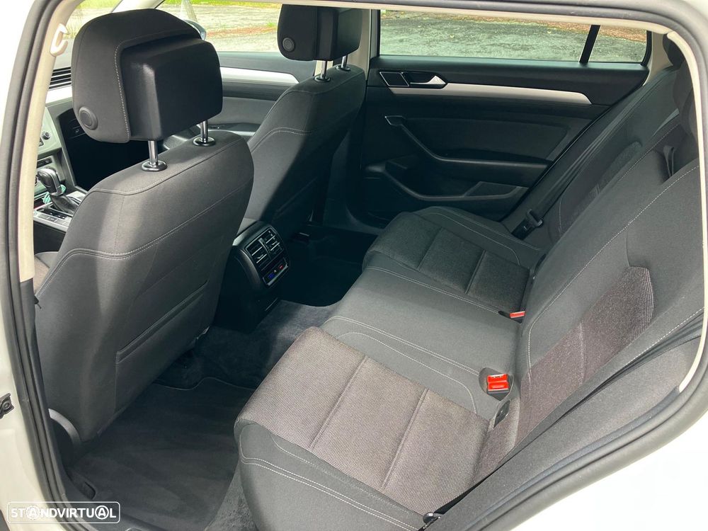 VW Passat 1.6 TDI DSG - 9