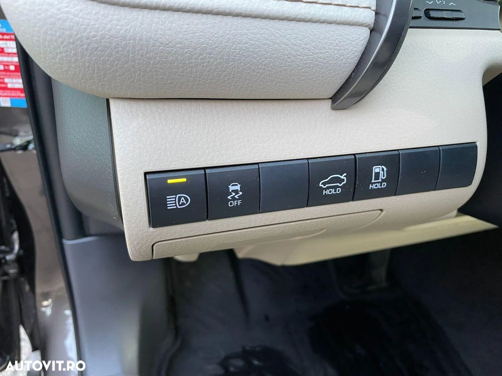 Toyota Camry 2.5 Hybrid Exclusive - 17