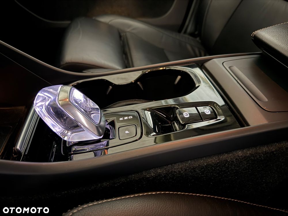 Volvo XC 40 B3 B DKG Plus Dark - 35