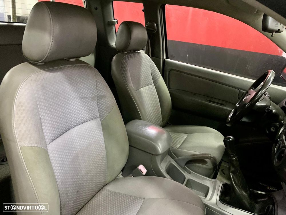 Toyota Hilux 2.5 D-4D CE - 18