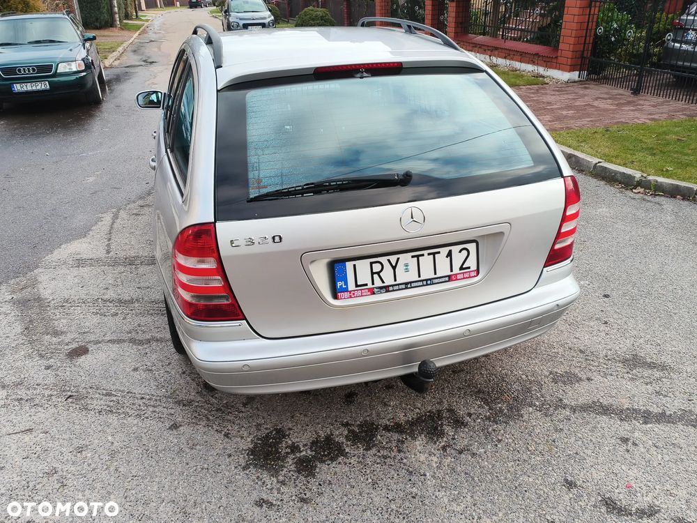 Mercedes-Benz Klasa C 320 4Matic Avantgarde Sport Edition - 38