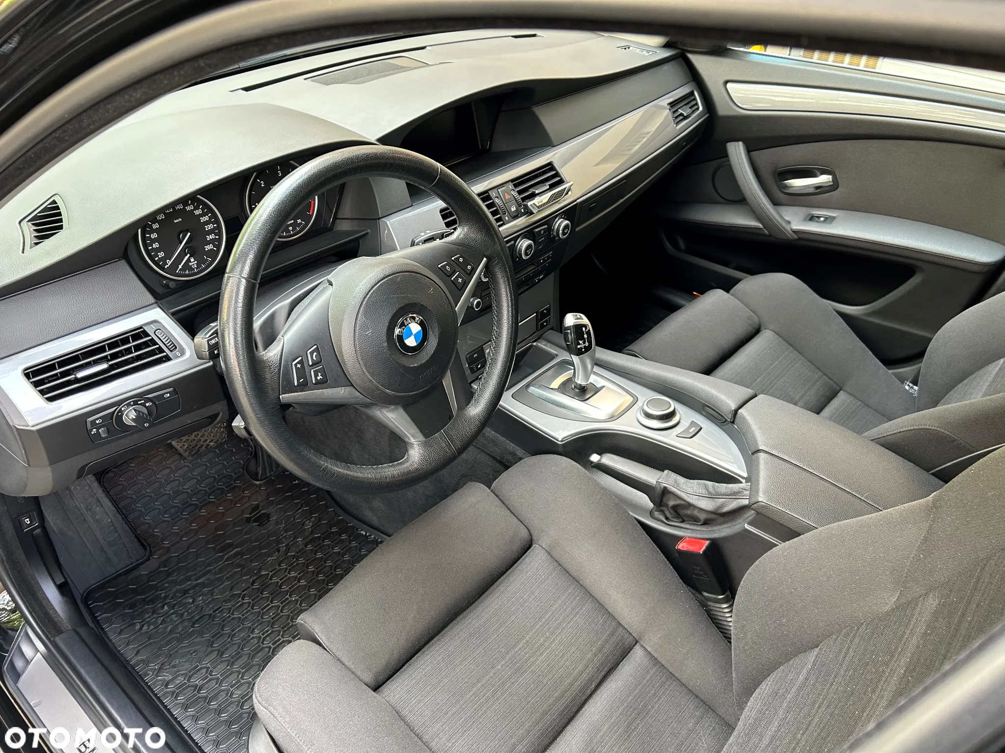 BMW Seria 5 525d Touring - 10