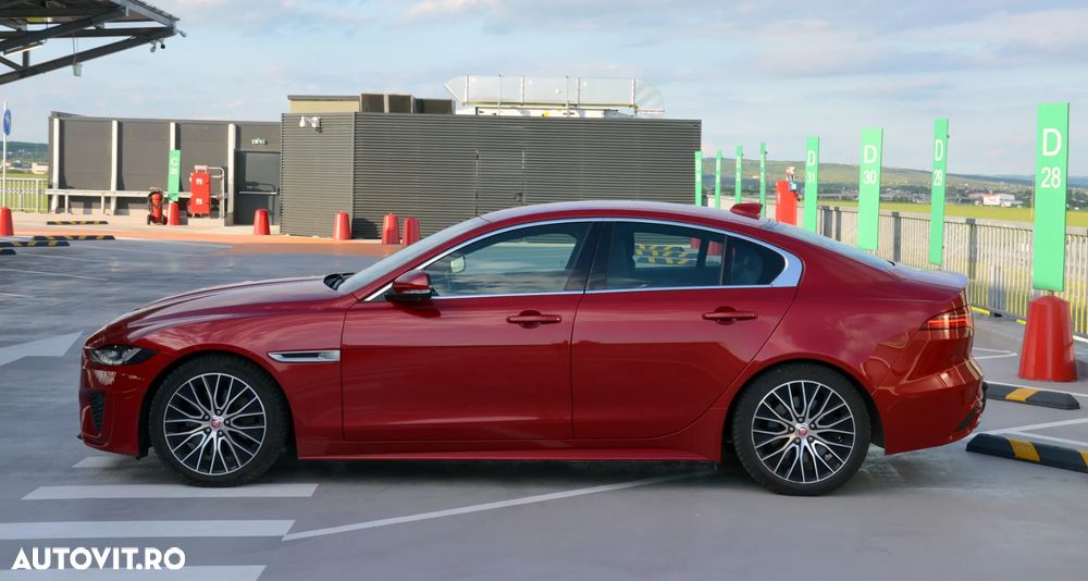 Jaguar XE D200 RWD MHEV R-Dynamic HSE - 9