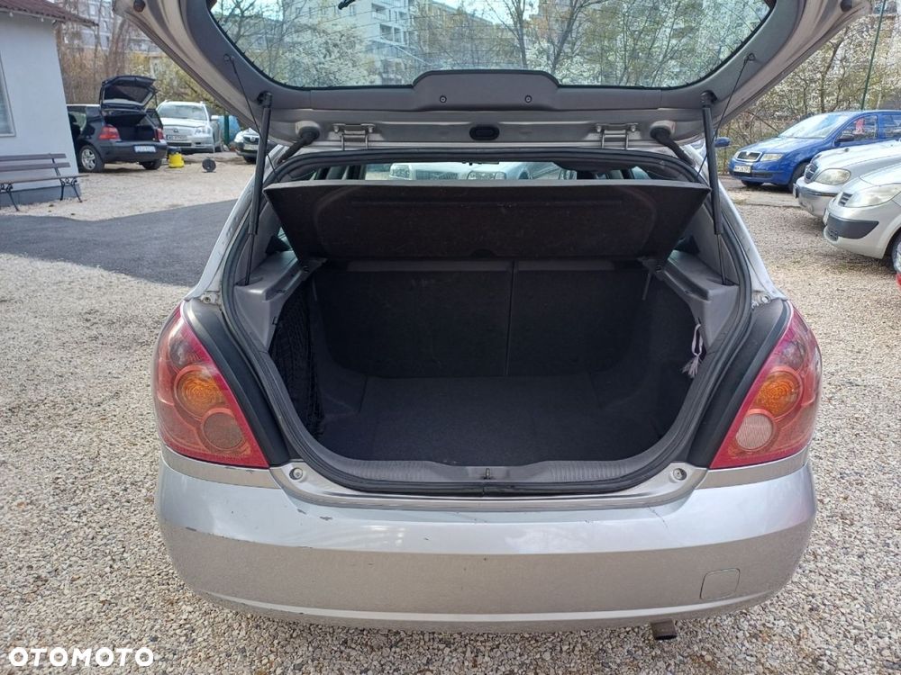 Nissan Almera - 6