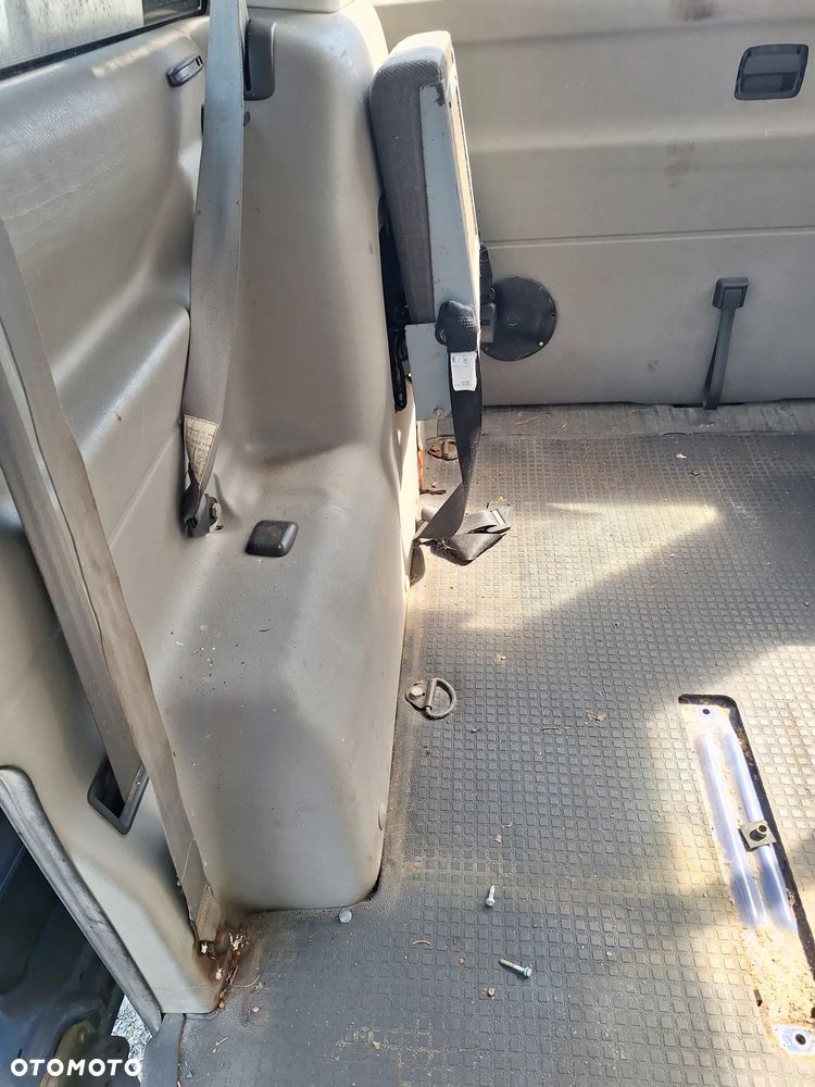 ŚRODEK BOCZEK TAPICERKA  TYŁ VW TRANSPORTER T4 CARAVELLE - 3