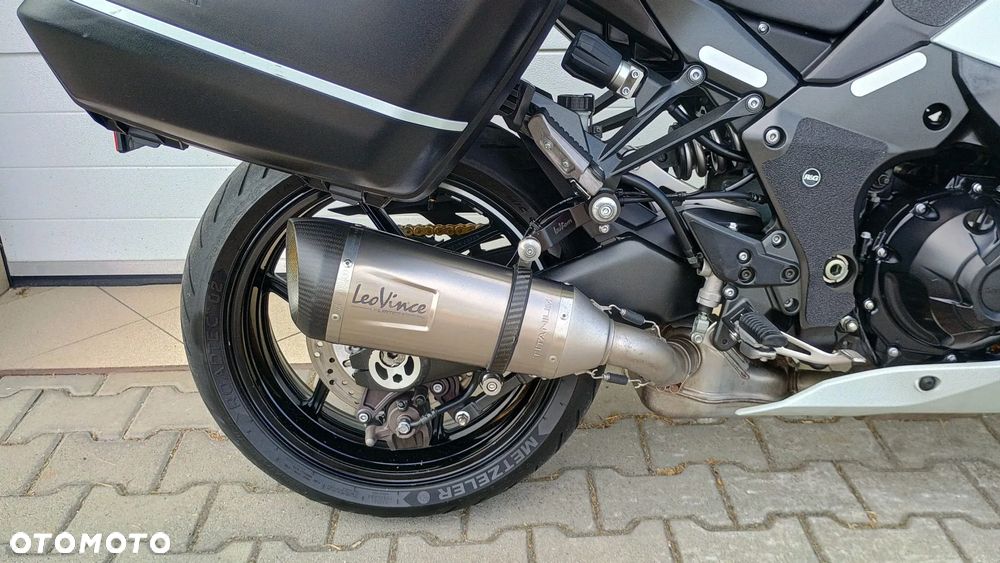 Kawasaki Ninja 1000 SX - 26