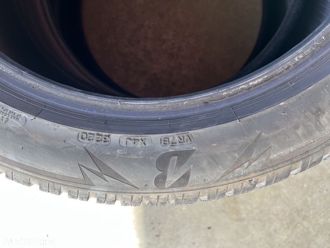 vând 2 anvelope 275/45/20 bridgestone de iarnă la 6,5mm - 7