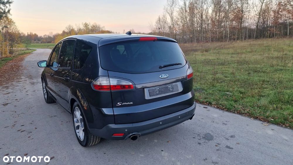 Ford S-Max - 17