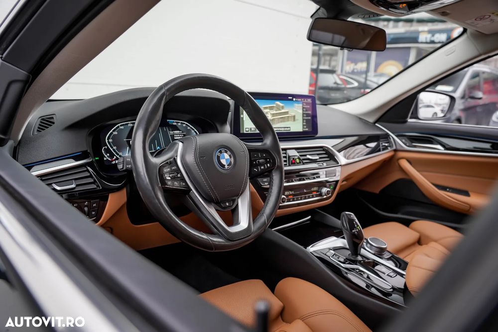BMW Seria 5 530e Aut. Luxury Line - 10