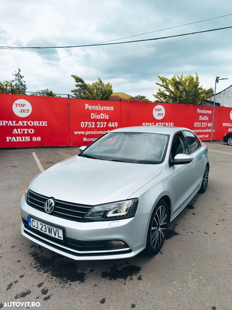 Volkswagen Jetta - 2