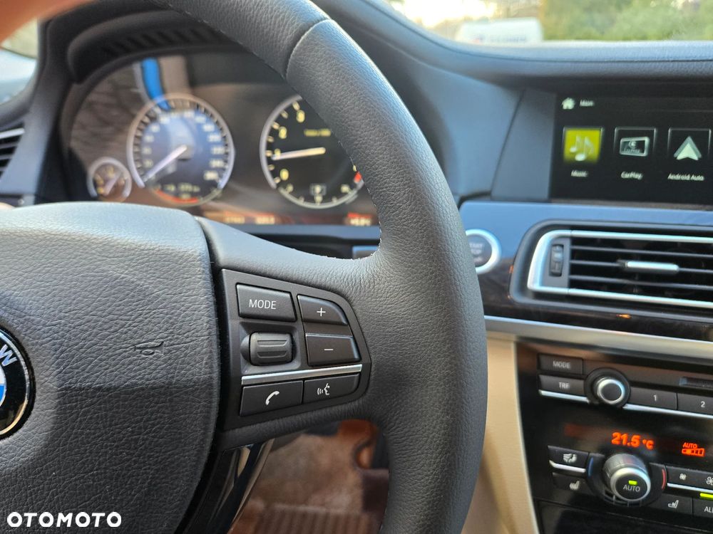 BMW Seria 7 740i - 16