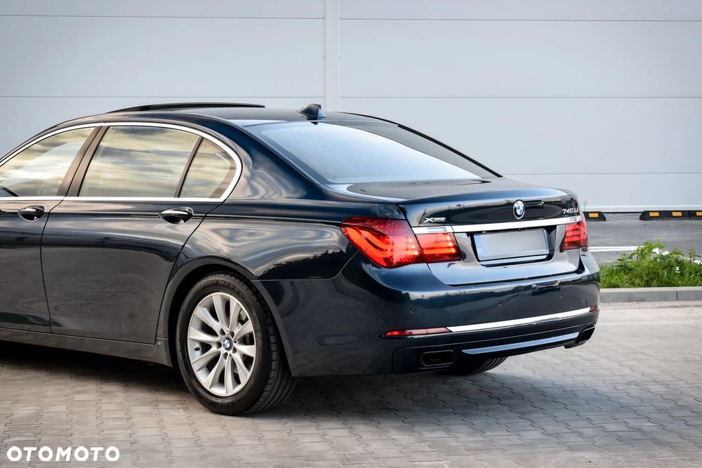 BMW Seria 7 740i L - 12